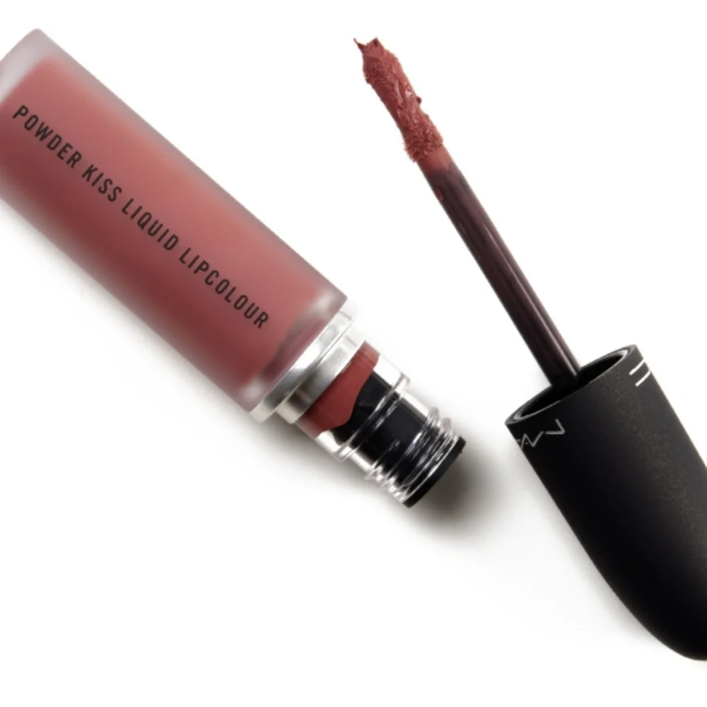 ❇️🧚‍♀️OVER THE TAUPE Mac Cosmetics Powder Kiss LipColour NWT